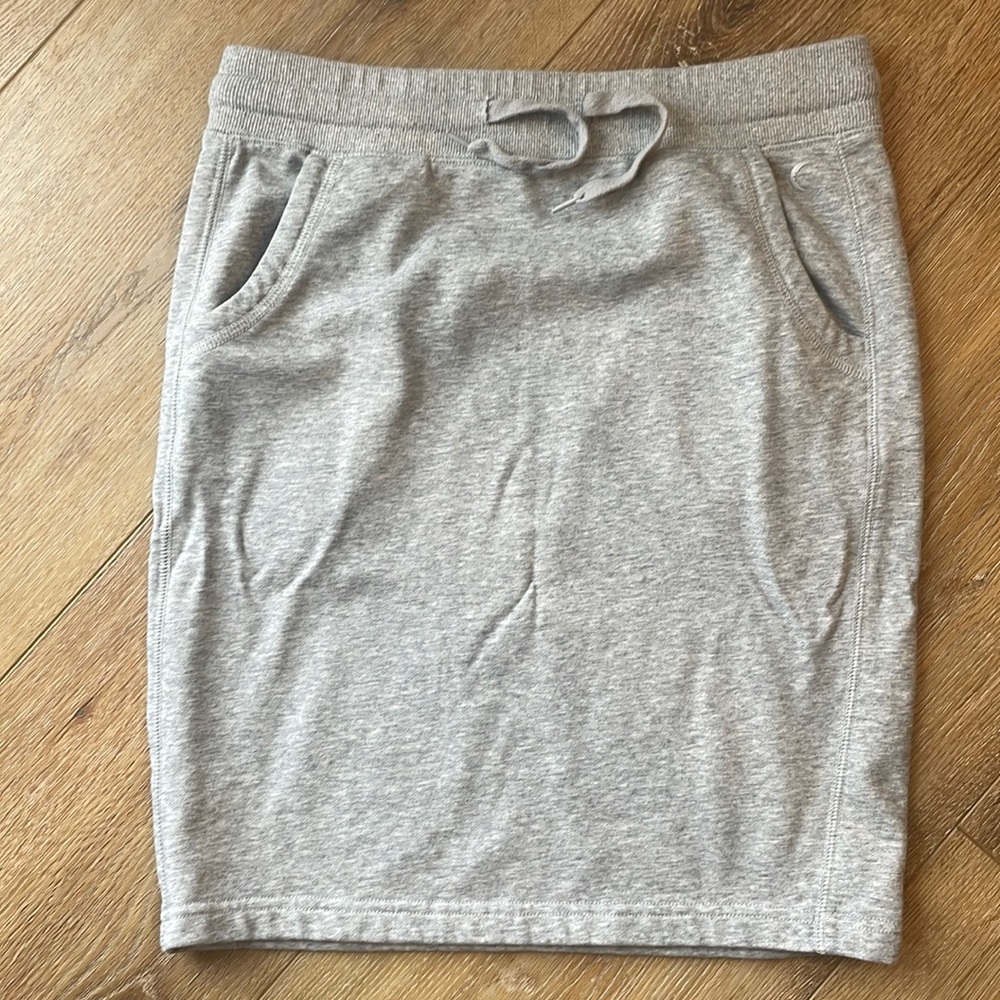 Size medium Zyia active mid thigh skirt